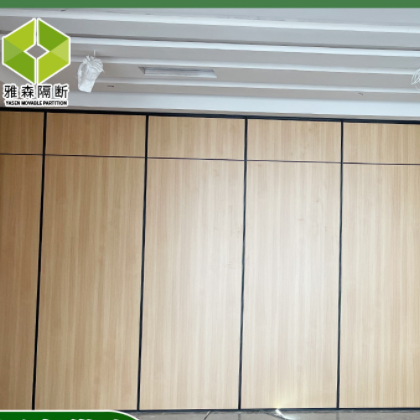 佛山100型宴會(huì)廳活動(dòng)隔斷墻 酒店可移動(dòng)折疊門 包間高隔斷屏風(fēng)