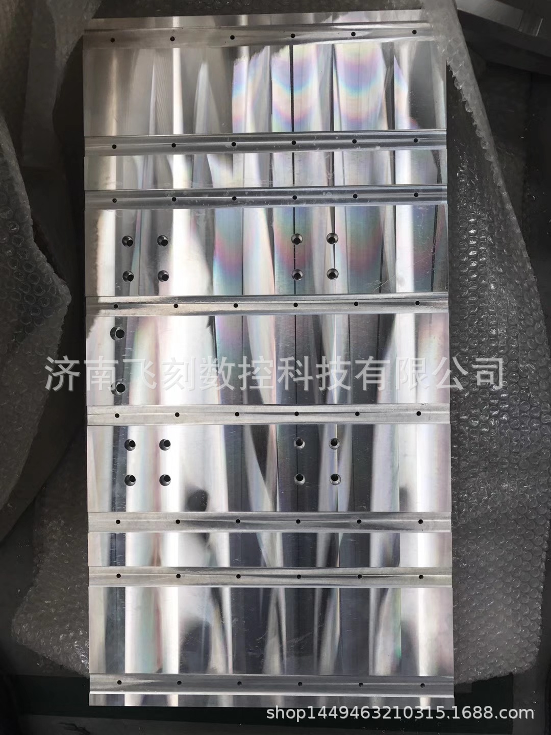 成都柜門柜體開料機，下料機價格，濟南雕刻機廠家，自動打孔拉槽數(shù)控開料機網(wǎng)紅設備推薦示例圖13