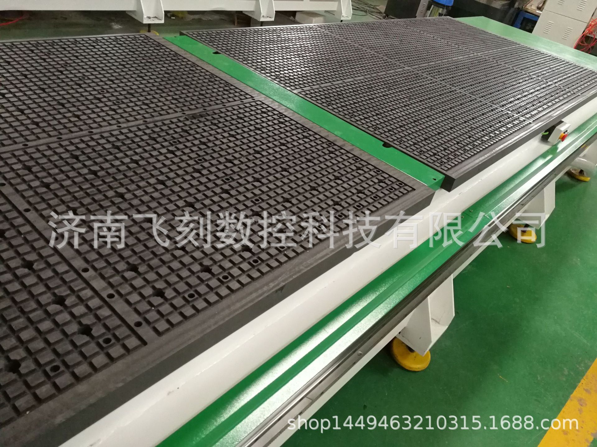 成都柜門柜體開料機，下料機價格，濟南雕刻機廠家，自動打孔拉槽數(shù)控開料機網(wǎng)紅設備推薦示例圖10