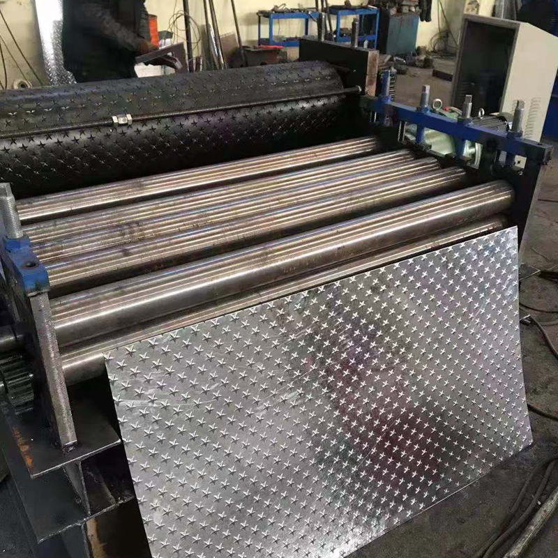 3mm防滑板壓花機(jī) 扁鋼壓花機(jī) 鑫威達(dá) 大量出售 行情價(jià)格