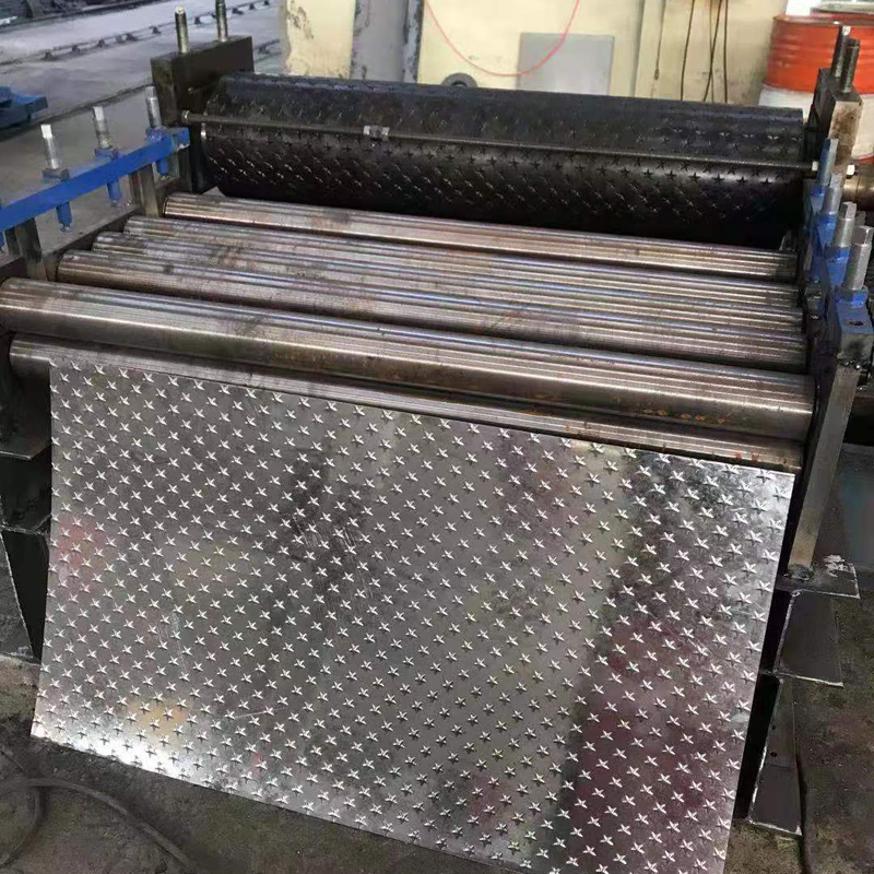 3mm防滑板壓花機(jī) 扁鋼壓花機(jī) 鑫威達(dá) 大量出售 行情價(jià)格