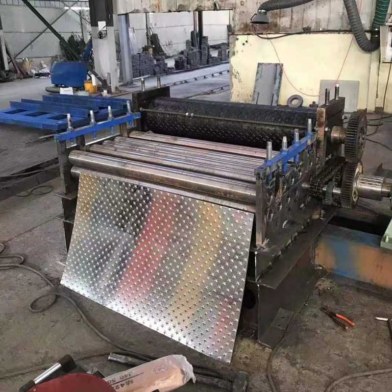 3mm防滑板壓花機(jī) 扁鋼壓花機(jī) 鑫威達(dá) 大量出售 行情價(jià)格