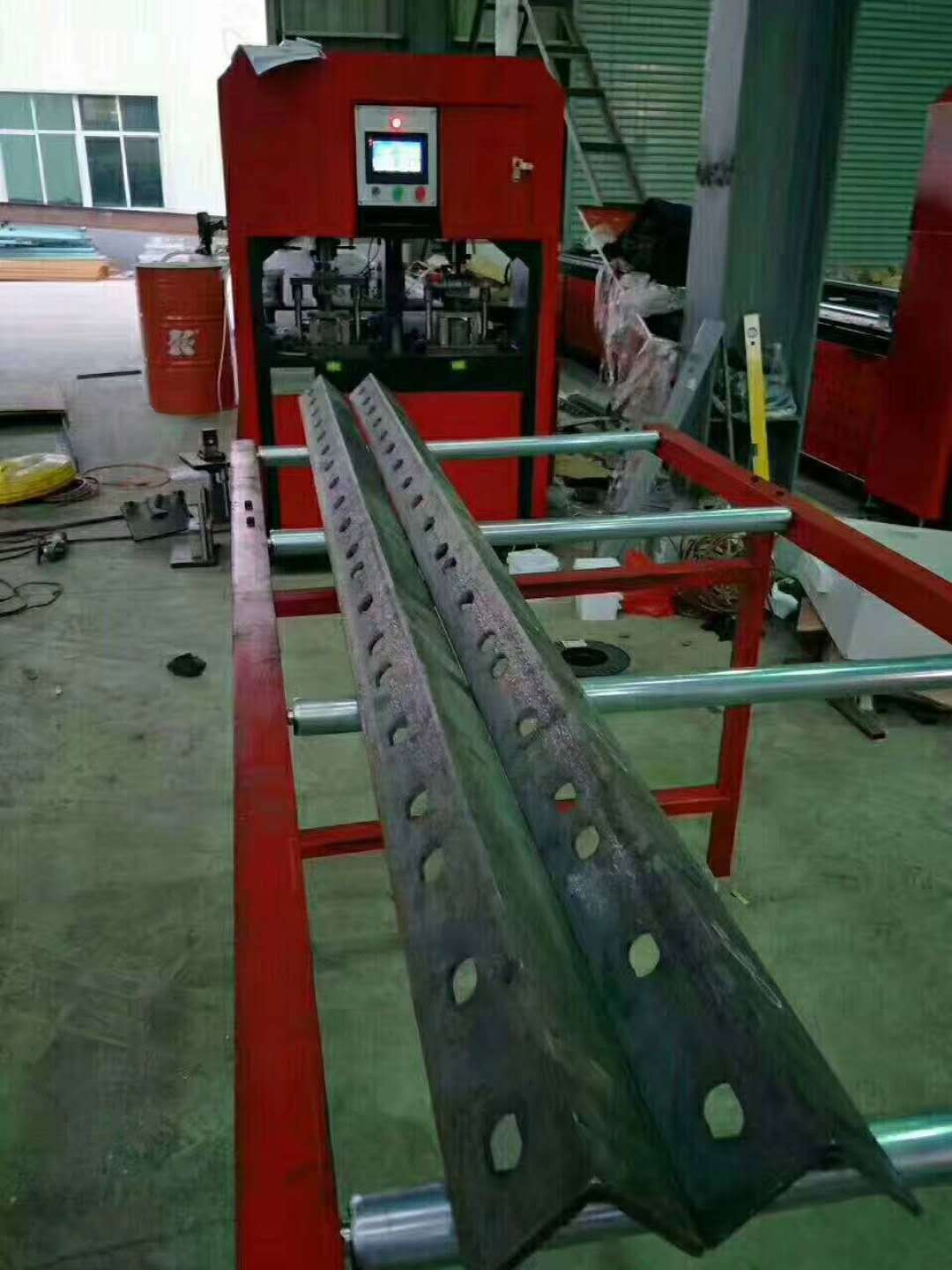 廠家直銷 武威鋼結(jié)構(gòu)建筑腳手架升降爬架40*80方鋼鐵管自動(dòng)沖床示例圖1