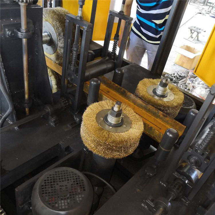 槽鋼周遭拋光除銹設備 【槽鋼表面除銹磨光機】定制機型示例圖2