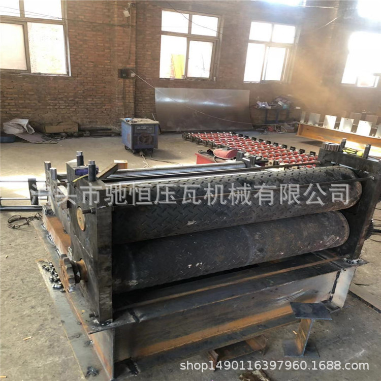 新型2mm厚鍍鋅鋼板壓花機(jī) 防滑板成型設(shè)備 輥壓花紋板機(jī)示例圖11