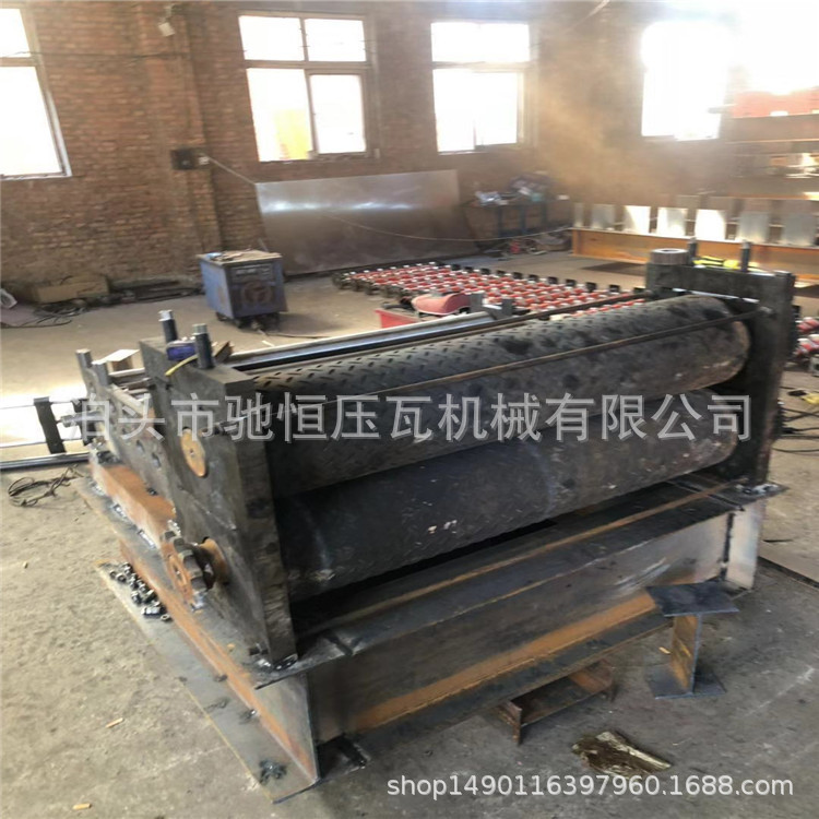 新型2mm厚鍍鋅鋼板壓花機(jī) 防滑板成型設(shè)備 輥壓花紋板機(jī)示例圖4