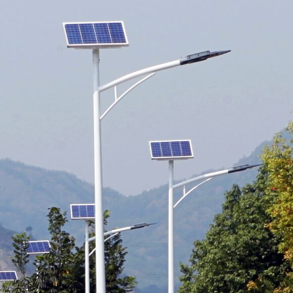 滄州路燈桿廠家 10米路燈桿廣場led燈	 農(nóng)村扶貧路燈