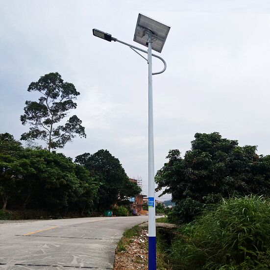 北京農村太陽能路燈廠家 10米路燈桿廣場led燈 一套價格