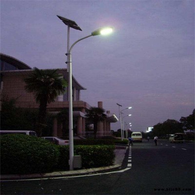 太陽能路燈 德州興諾 戶外照明路燈 新農(nóng)村照明工程庭院燈100W 廠家直銷