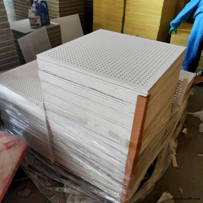 華新鋁礦棉板 復合巖棉板 鋁玻纖板定制工廠 玻纖天花板 巖棉復合吸聲板 保溫隔音機房鋁扣板