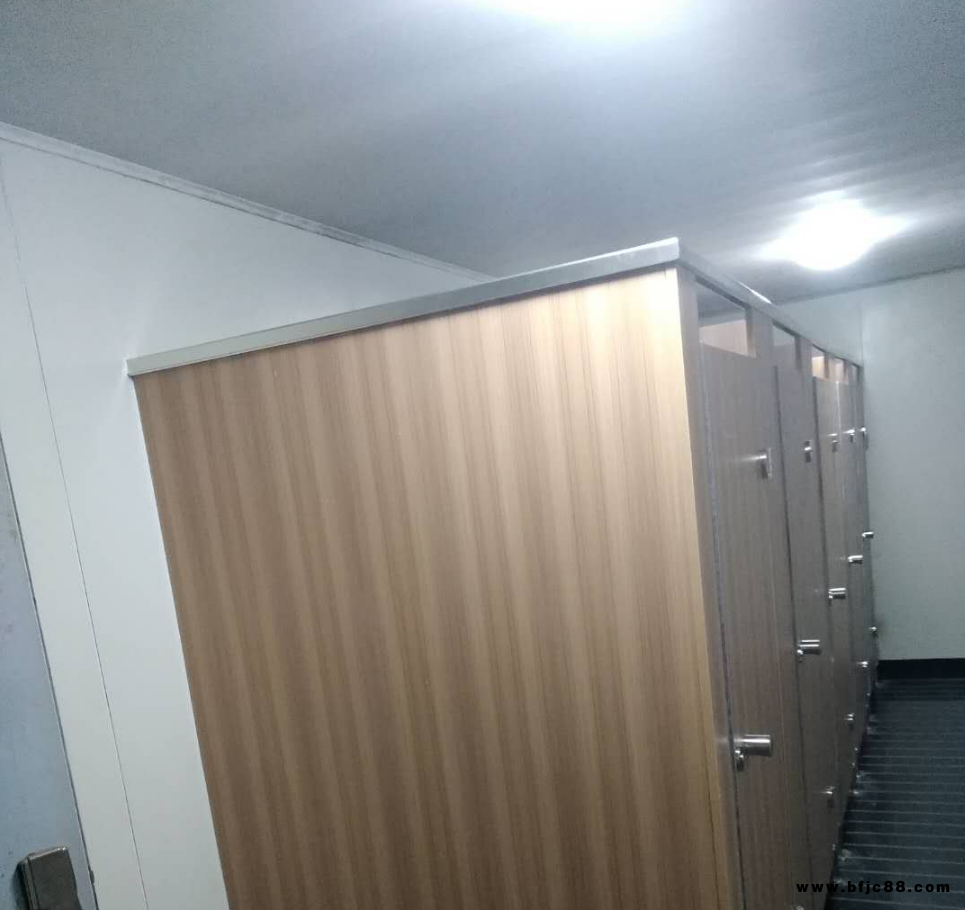 大量供應 防水隔板材質 廁所隔斷 品高公共廁所隔斷