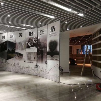 張掖市酒店移動(dòng)隔斷 屏風(fēng) 宴會(huì)廳隔斷活動(dòng)的簡易屏風(fēng)盛景隔斷廠家
