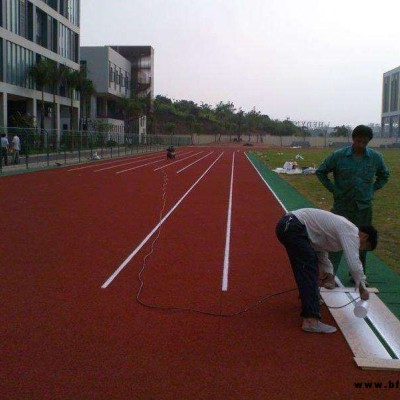 塑膠跑道廠-立美建材服務(wù)到位-透氣塑膠跑道廠