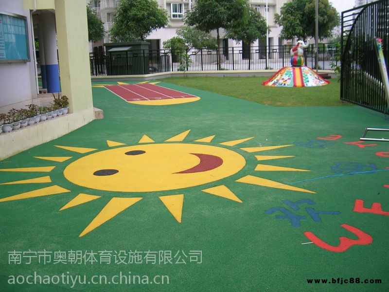 南寧市奧朝體育幼兒園塑膠地板施工專家