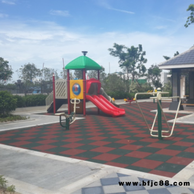 河1池橡膠地板安全 防摔地墊幼兒園用供應(yīng)商