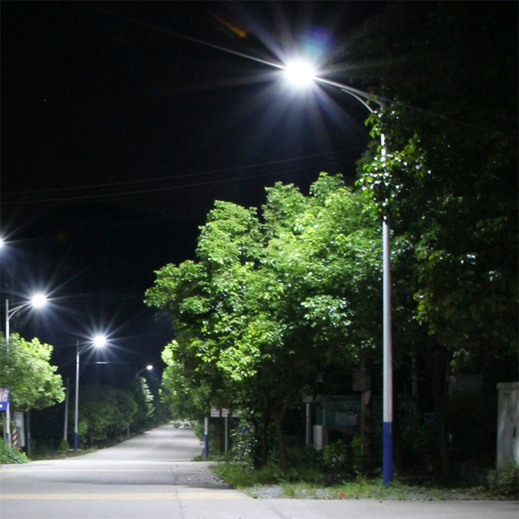 興諾光電張家口6米大功率太陽能路燈配置LED太陽能路燈價格