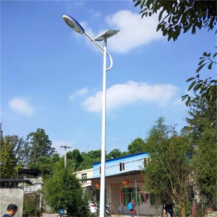 興諾光電張家口6米大功率太陽能路燈配置LED太陽能路燈價格