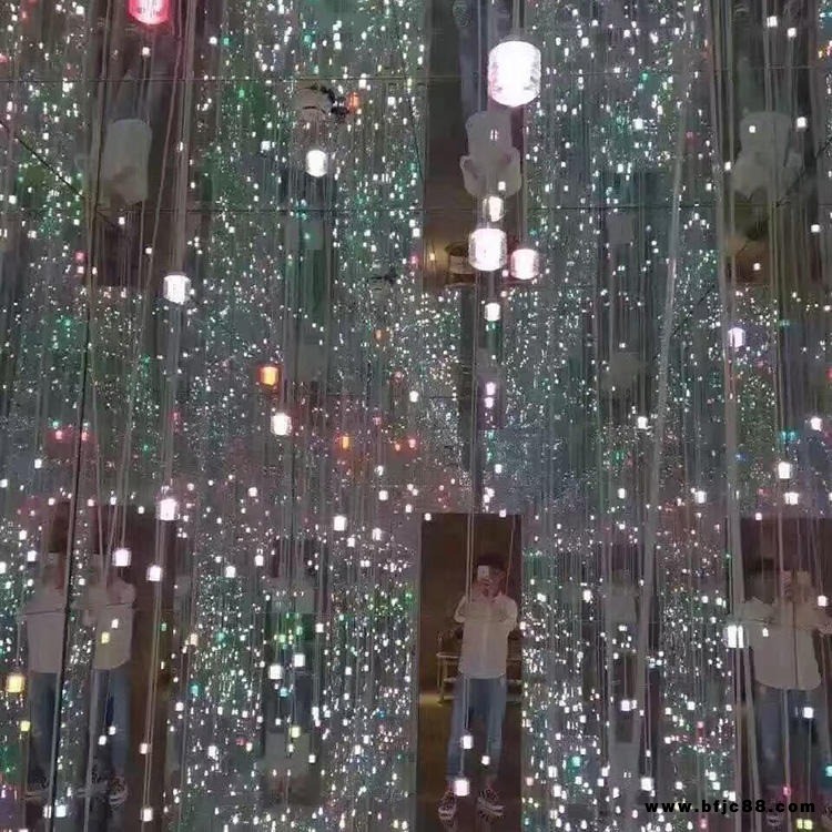 鏡花宮 玻璃燈 菠蘿燈 失戀博物館 磚石燈 眾暖燈光亮化