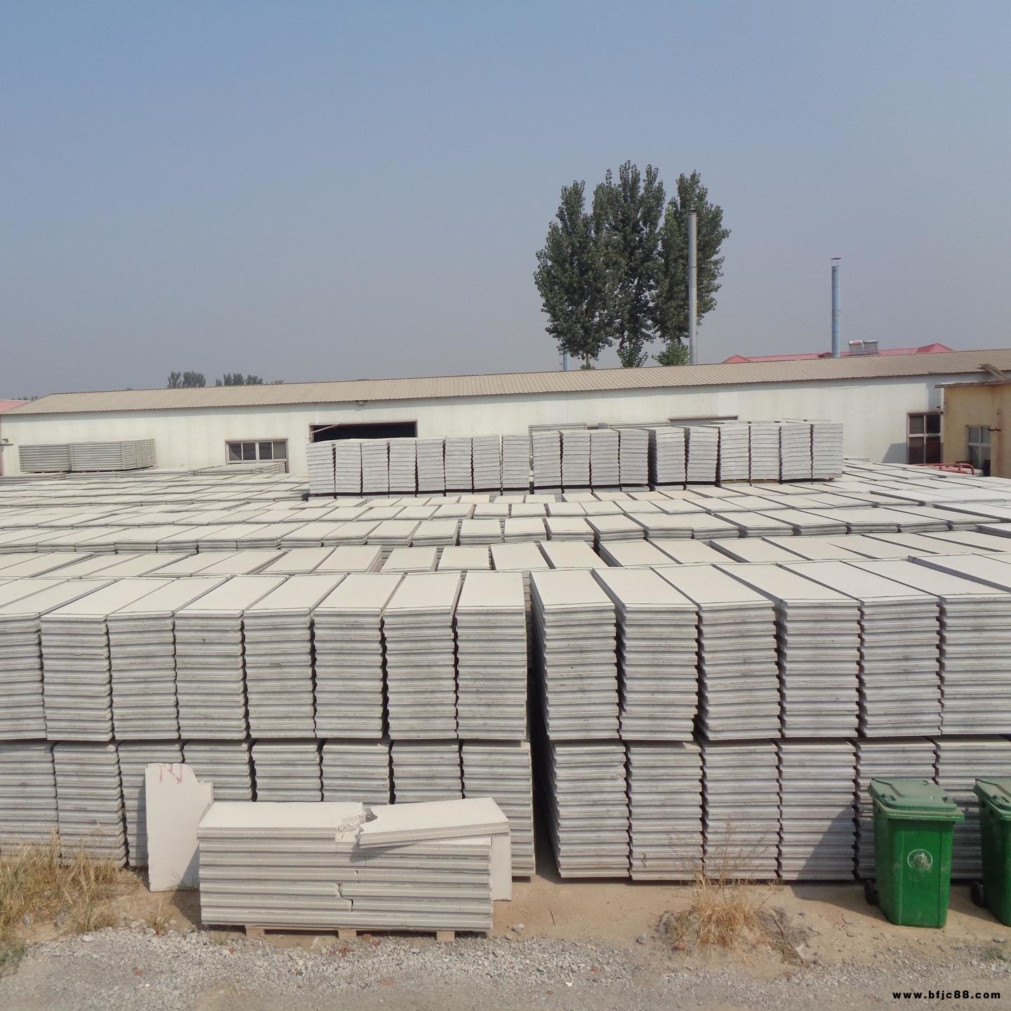 隔墻板廠家 河北悅豐建材 具有隔音防潮抗震阻燃使用壽命長特性 大量現(xiàn)貨