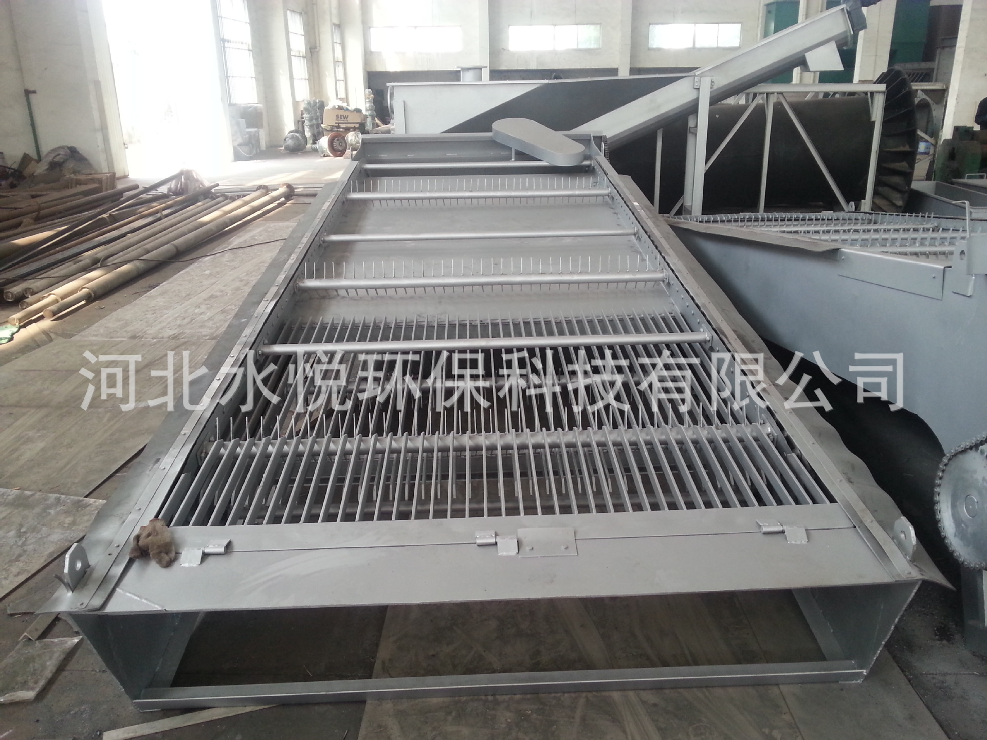廠家加工定做平板濾網(wǎng)，機(jī)械除污機(jī)是一種攔截垃圾機(jī)械設(shè)備示例圖3